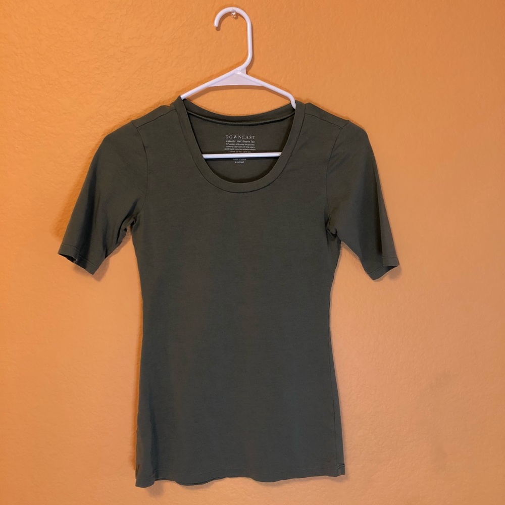 Downeast 3/4 Sleeve Olive Green Form-Fitting shirt